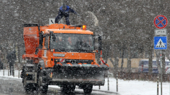 147 снегорина работят по улиците в София