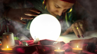 Година и половина затвор за врачка за разваляне на магия