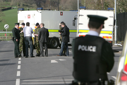 Северна Ирландия се размина с мощен атентат 
