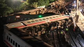 Най малко 22 ма души са загинали и 171 са ранени при