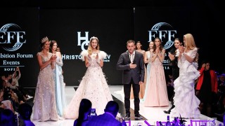 Дизайнерът Христо Чучев който до момента е представял на сцената