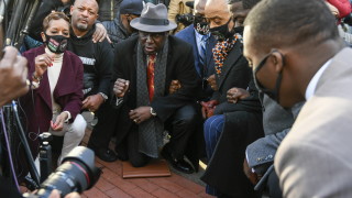 Бившият полицай Дерек Шовин е заплашен от до 40 години