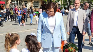 Нинова в поздрав за 22 септември скастри Денков и Йотова за нападките на празника