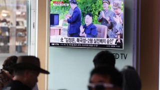 Вождът Ким Чен-ун горд от успешното изстрелване на ракета „Пуккиксон-2“