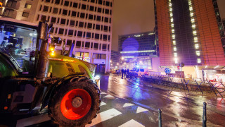 Фермери блокираха центъра на Брюксел в знак на протест Те