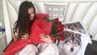 "Златното момиче" Хриси Тодорова се събуди с рози в леглото