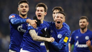 Шалке постигна труден успех срещу Унион Берлин Миньорите се приближиха