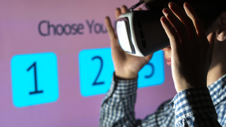 За разлика от компаниите които разработват устройства и софтуер за