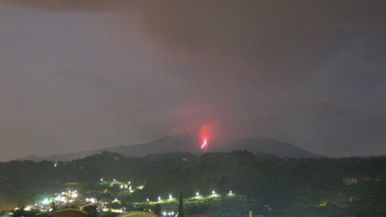 Вулканът Етна се събуди