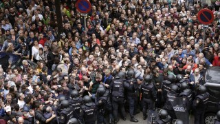Каталуния копнее за независимост въпреки насилието