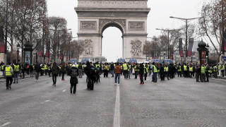 Хиляди протестиращи излязоха по улиците на френските градове в петия