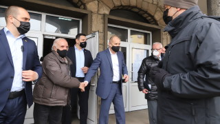 Радев: Гласувайте, иначе отиваме на поправителен по демокрация