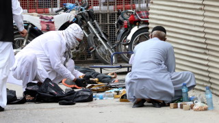 Въоръжени са нападнали пакистанската фондова борса в южния град Карачи като