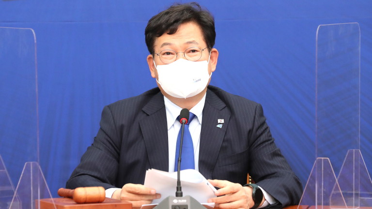 Лидерът на управляващата Демократическа партия в Южна Корея Сонг Йън-гил