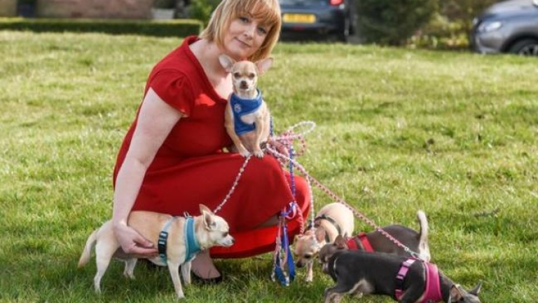 Ексцентрична британка нае стриптизьор за кучето си (СНИМКА)