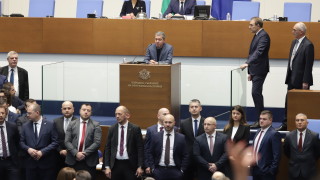 Парламентарните групи на Възраждане и ИТН продължават с протеста си