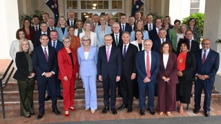 Австралийският премиер Антъни Албанезе положи клетва за втори мандат заедно