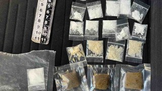 Иззеха близо половин килограм марихуана и други видове наркотици при