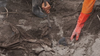 Броят на загиналите от изригването на вулкана Семеру в Индонезия