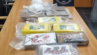 Митничари са открили 13 028 кг кокаин укрит по тялото на