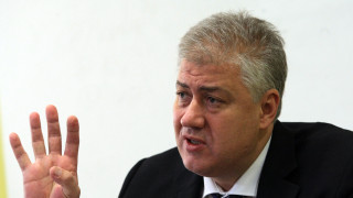 Проф. Балтов съветва да не се всява паника, положението с COVID-19 не е изтървано