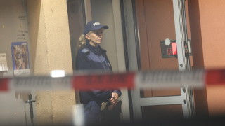 Тялото на мъжа и простреляно дете на видима възраст 1