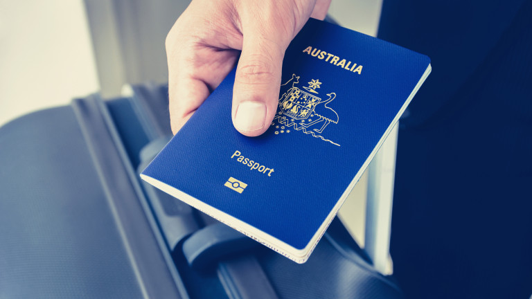 В Австралия обмислят отмяна на паспортите на педофилите
