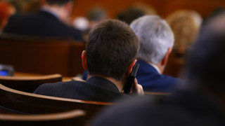 Парламентът отново отложи парламентарния си контрол по програма за работата