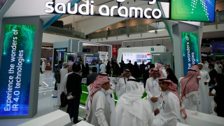 Акциите на Saudi Aramco отвориха с максимално разрешените 10 над