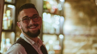 ЧОВЕКЪТ ЗАД БАРА
Име Васил Павлов
Барман от 4 години
Досега работил в