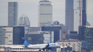 Труп е намерен в колесника на самолет на United Airlines