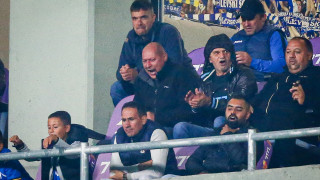 Феновете на Левски изказаха уважението си към бившия треньор на