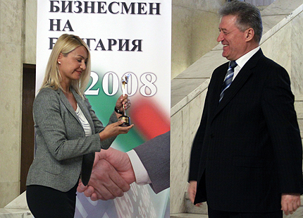 Искра Кочовска с отличие "Млад бизнесмен"