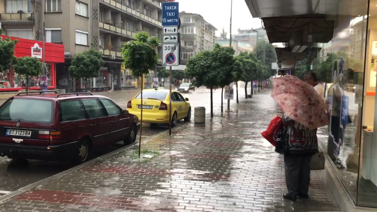  Районът в Сливенско вече е обезопасен след ураганния вятър
