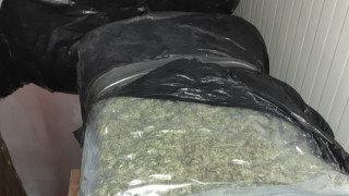 Хванаха камион със 70 килограма марихуана на АМ Тракия съобщава