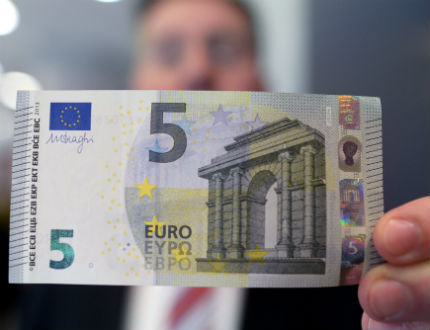 Магазини в Брюксел не искат да приемат новата банкнота от €5