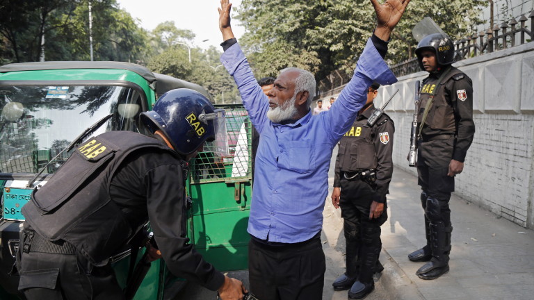 17 убити в изборния ден в Бангладеш, опозицията отказа да признае вота 
