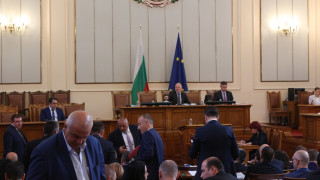 От сутринта парламентът започна с процедурните хватки Депутатите трябваше да