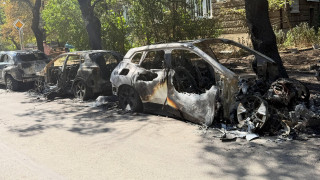 Свидетели обявиха версията за запалените коли в два столични квартала