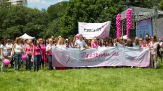 Над 1500 души се включиха в похода на Avon  срещу рака на гърдата 