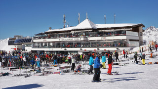 И Австрия склони да спре зимния ски сезон, за да ограничи вируса