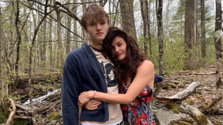 Звездата от Живите мъртви Норман Рийдъс и някогашният супермодел Хелена