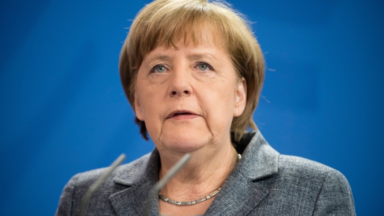 Бежанската криза не трябва да застрашава Шенген, убедена Меркел 