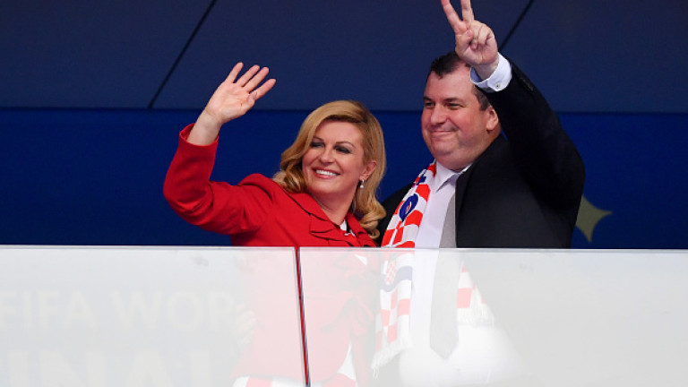  Президентът на Хърватия - Колинда Грабар-Китарович още веднъж е в формалните ложи, с цел да поддържа своите сънародници. 
