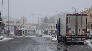 АПИ призовава шофьорите да не тръгват към граничните пунктове Кулата