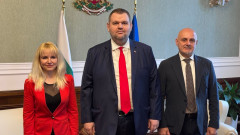 Още един депутат от ДПС-ДПС се оказа на снимка с Пеевски