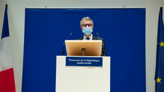 Френските власти задържаха пет човека последният в неделя в рамките