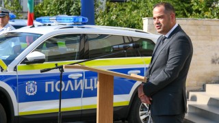 Вътрешният министър Калин Стоянов връчи ключовете на още 90 автомобила