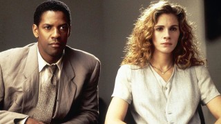 През 1993 г излиза филмът Версия пеликан по романа на