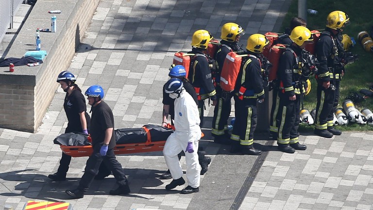 65 души са спасени от горящата сграда в Лондон, 12 са жертвите
